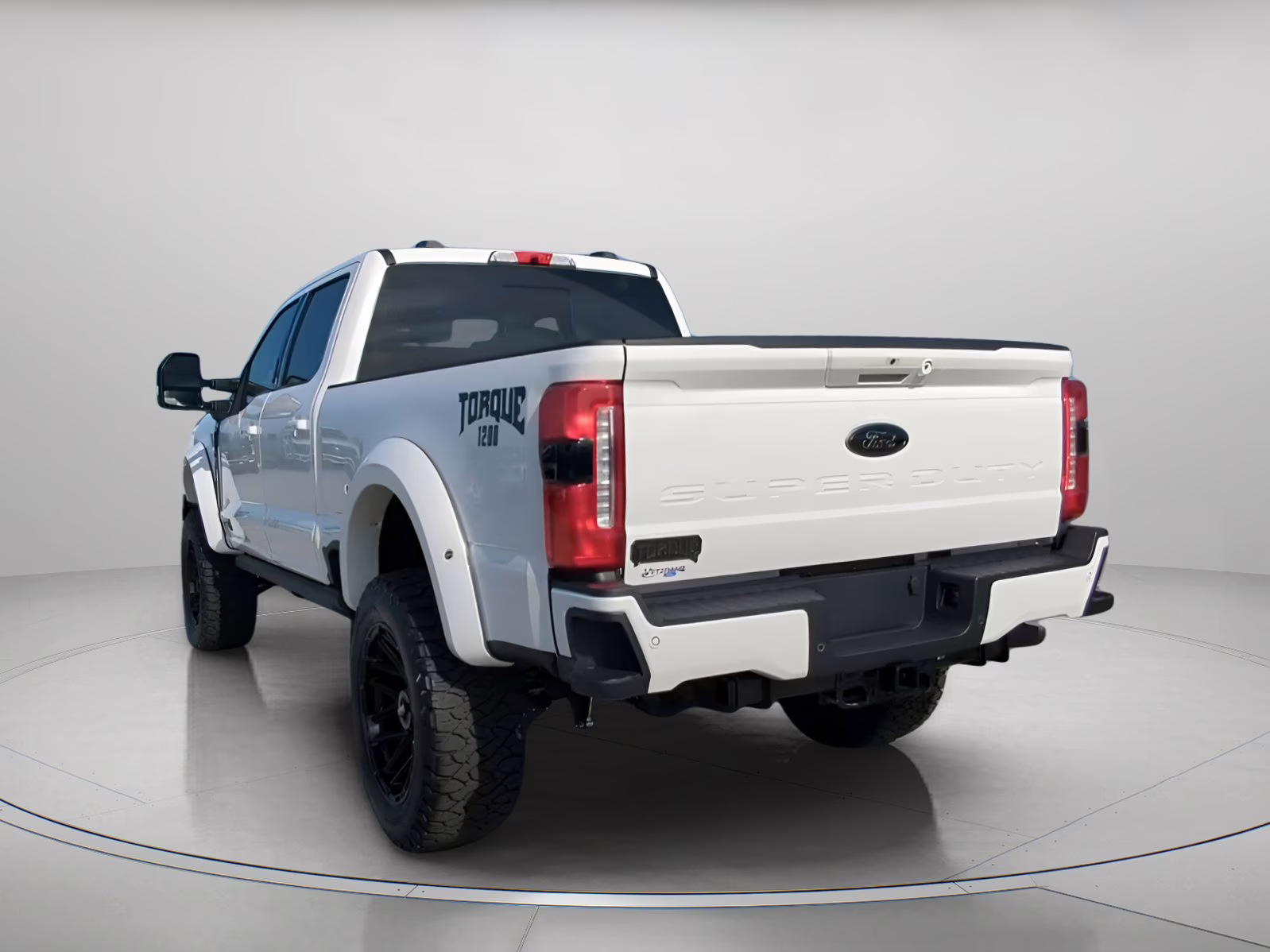 2026 Star White Metallic Tri-Coat Ford Super Duty F-250 SRW LARIAT Crew Cab Pickup 4X4 Truck