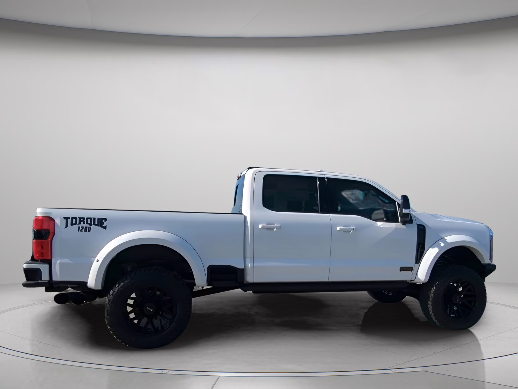 2026 Star White Metallic Tri-Coat Ford Super Duty F-250 SRW LARIAT Crew Cab Pickup 4X4 Truck