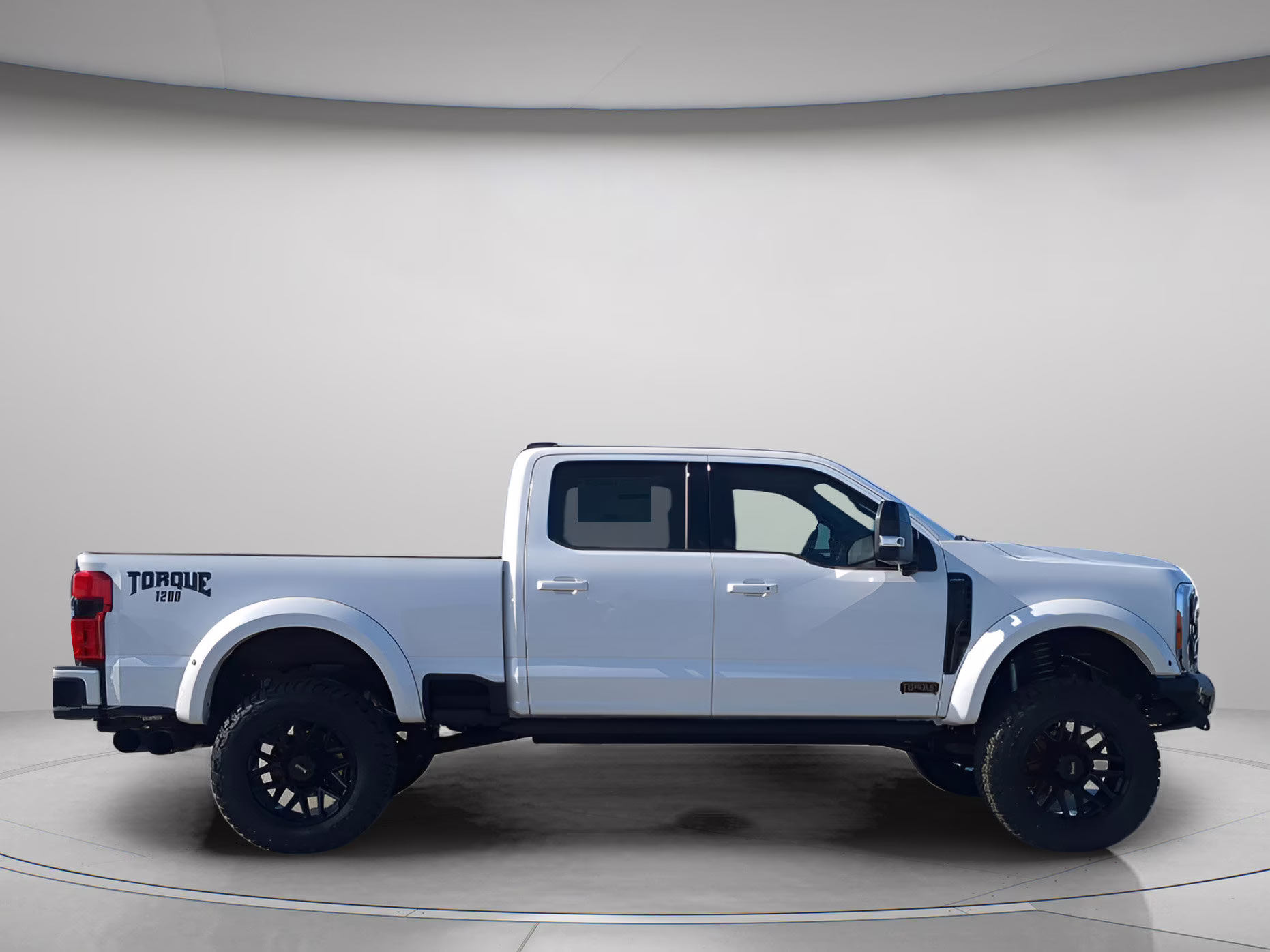 2026 Star White Metallic Tri-Coat Ford Super Duty F-250 SRW LARIAT Crew Cab Pickup 4X4 Truck