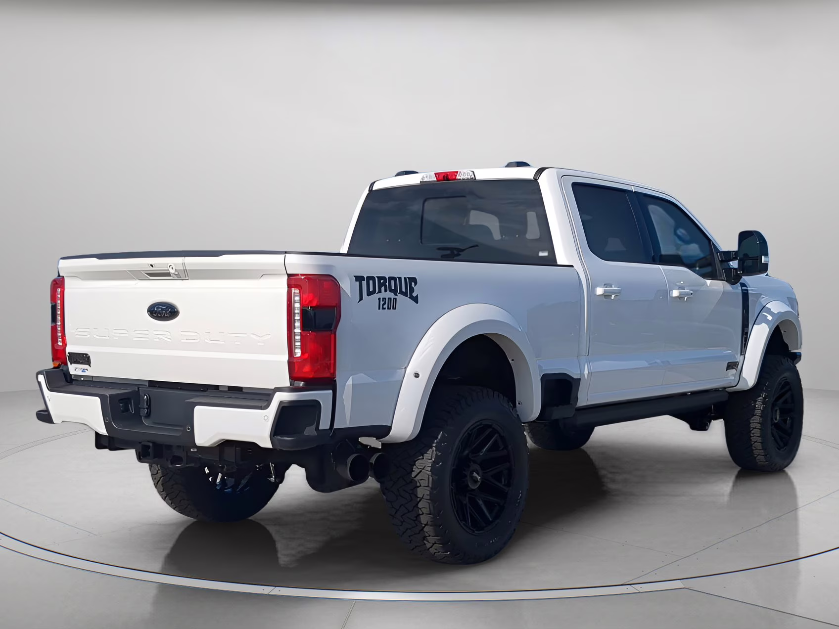 2026 Star White Metallic Tri-Coat Ford Super Duty F-250 SRW LARIAT Crew Cab Pickup 4X4 Truck