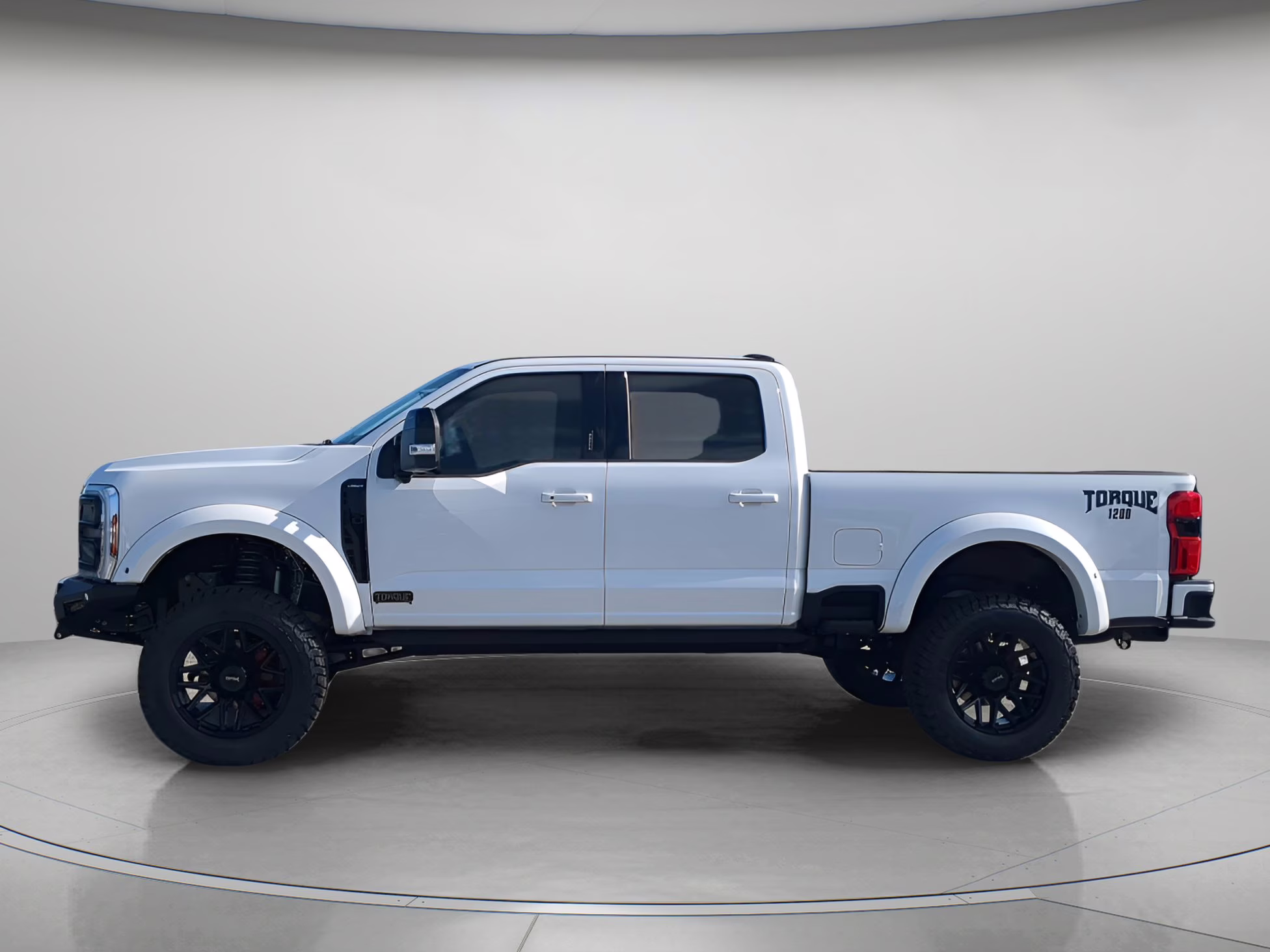 2026 Star White Metallic Tri-Coat Ford Super Duty F-250 SRW LARIAT Crew Cab Pickup 4X4 Truck