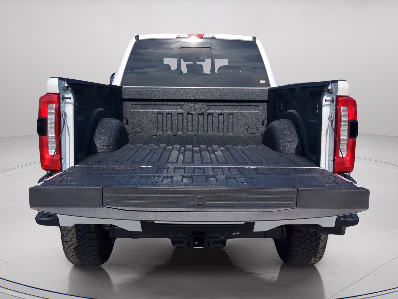2026 Star White Metallic Tri-Coat Ford Super Duty F-250 SRW LARIAT Crew Cab Pickup 4X4 Truck