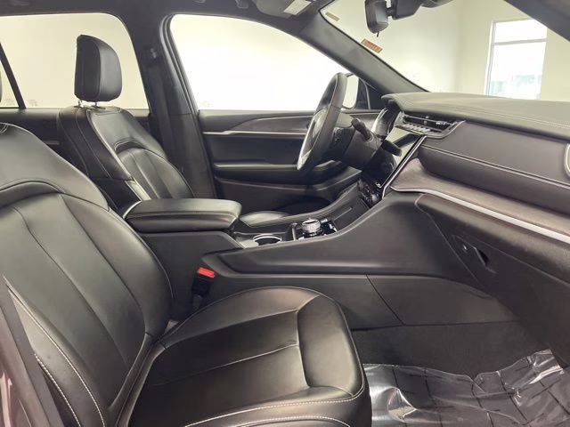 2024 Baltic Gray Metallic Clearcoat Jeep Grand Cherokee Limited 4X4 SUV
