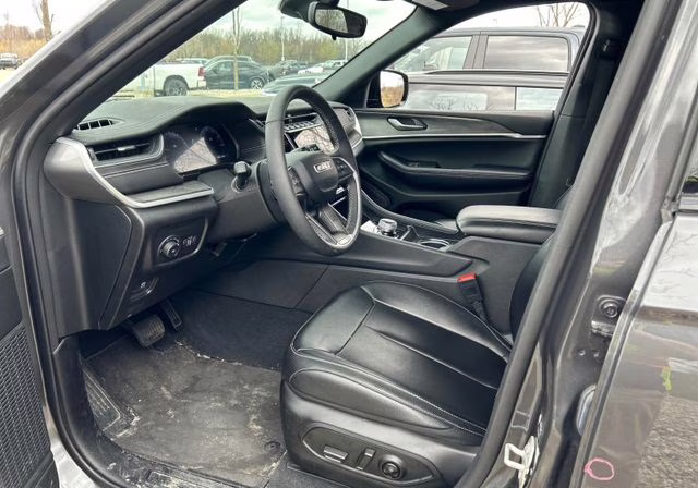 2024 Baltic Gray Metallic Clearcoat Jeep Grand Cherokee Limited 4X4 SUV