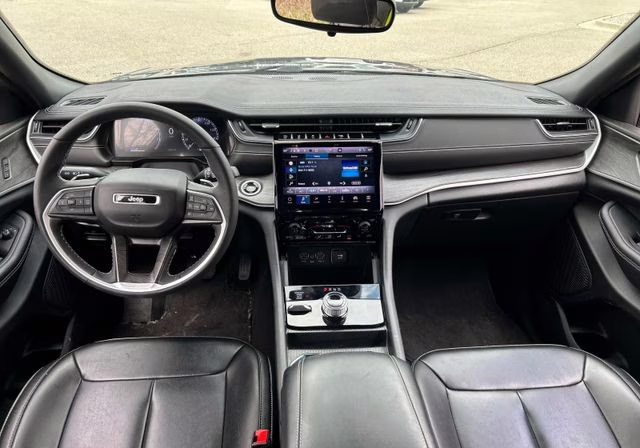 2024 Baltic Gray Metallic Clearcoat Jeep Grand Cherokee Limited 4X4 SUV