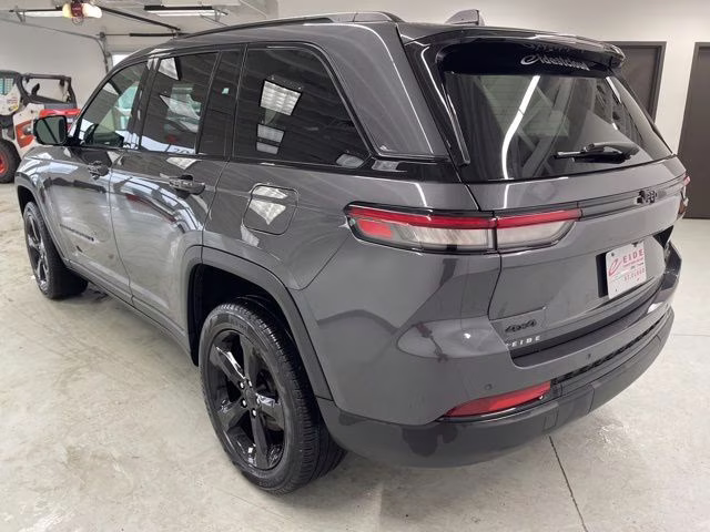 2024 Baltic Gray Metallic Clearcoat Jeep Grand Cherokee Limited 4X4 SUV