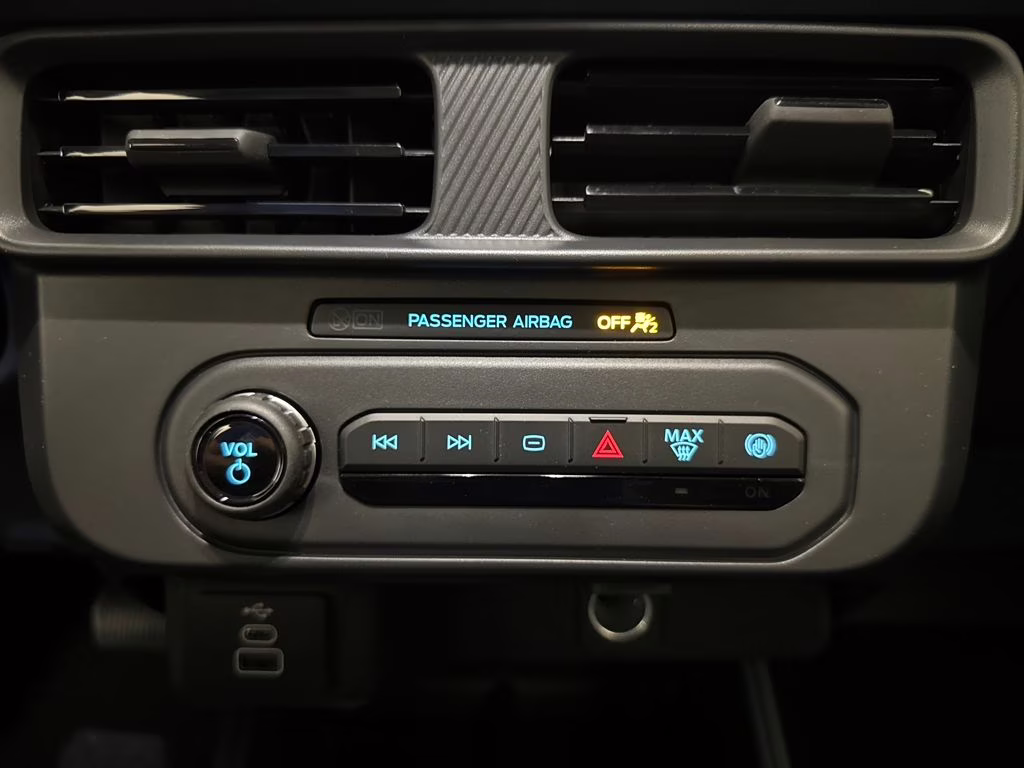 2026 Oxford White Ford Maverick XL FWD Truck