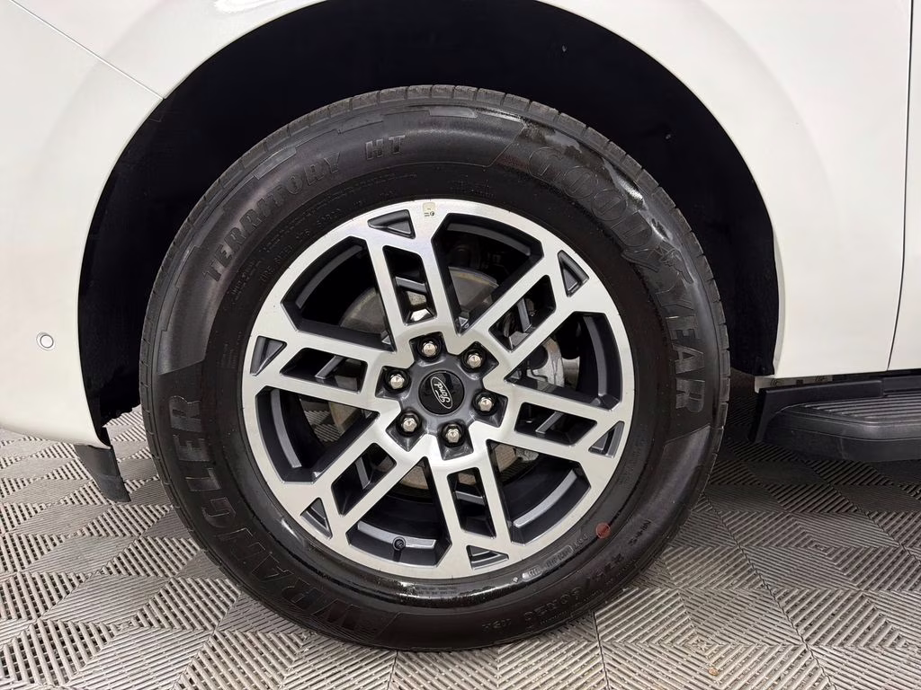 2025 Star White Metallic Tri-Coat Ford Expedition Active RWD SUV