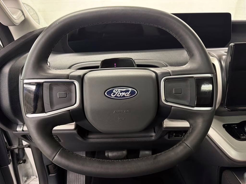 2025 Star White Metallic Tri-Coat Ford Expedition Active RWD SUV