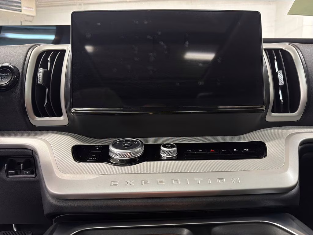 2025 Star White Metallic Tri-Coat Ford Expedition Active RWD SUV