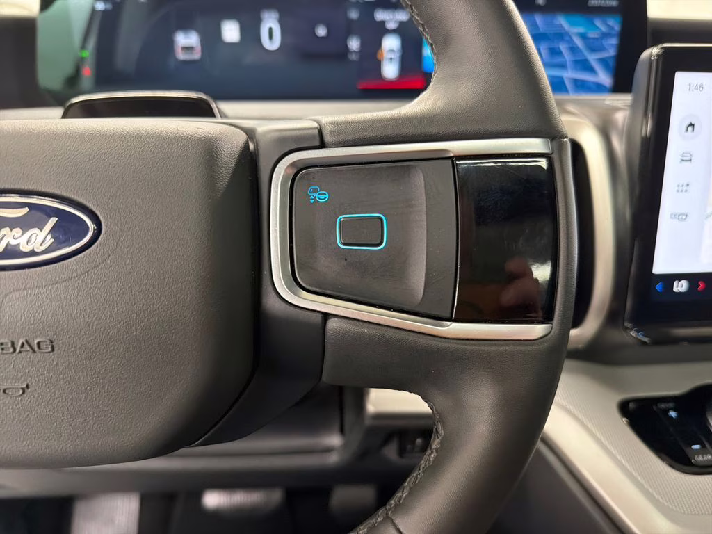 2025 Star White Metallic Tri-Coat Ford Expedition Active RWD SUV