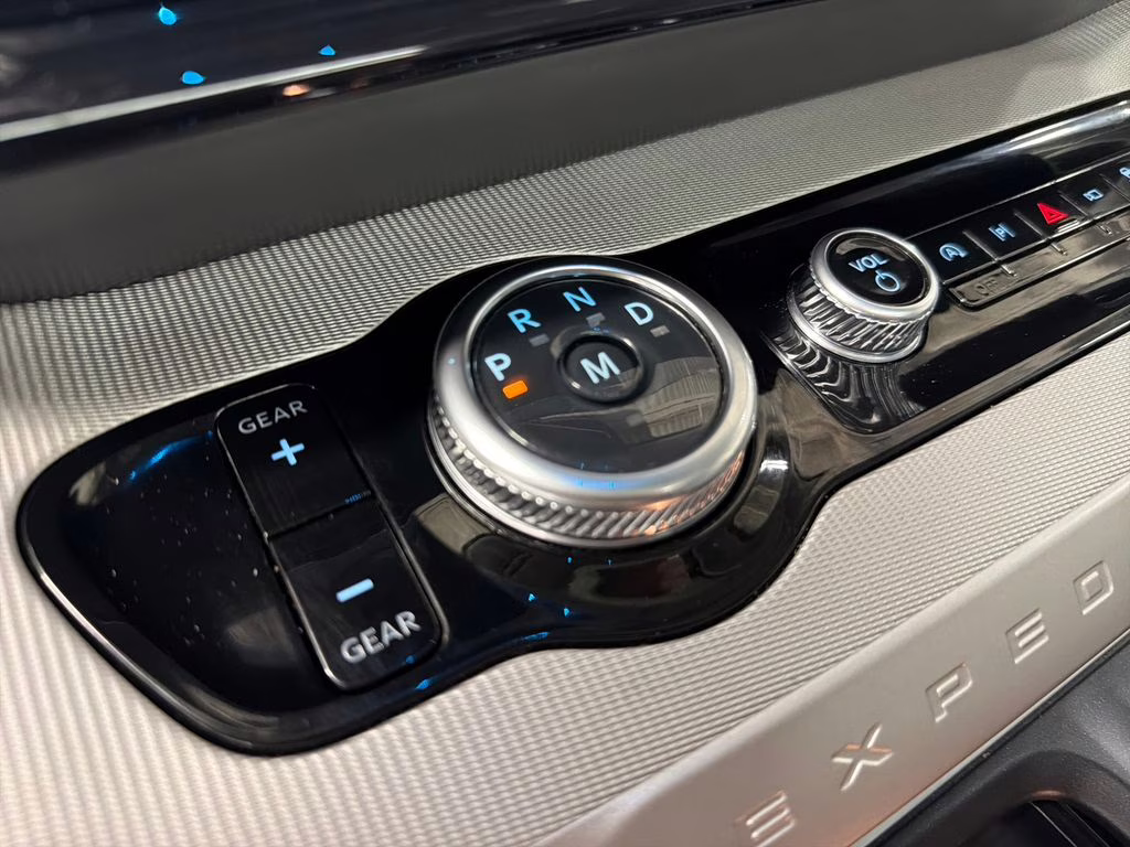 2025 Star White Metallic Tri-Coat Ford Expedition Active RWD SUV