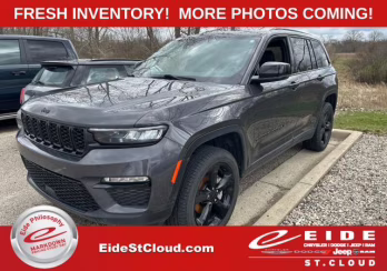 2024 Baltic Gray Metallic Clearcoat Jeep Grand Cherokee Limited 4X4 SUV