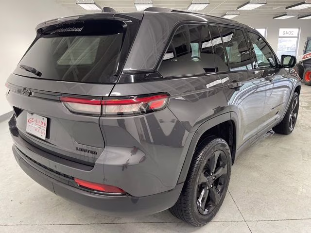 2024 Baltic Gray Metallic Clearcoat Jeep Grand Cherokee Limited 4X4 SUV