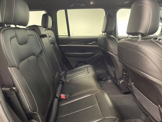 2024 Baltic Gray Metallic Clearcoat Jeep Grand Cherokee Limited 4X4 SUV