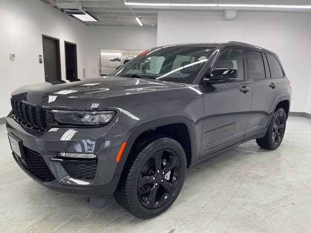 2024 Baltic Gray Metallic Clearcoat Jeep Grand Cherokee Limited 4X4 SUV
