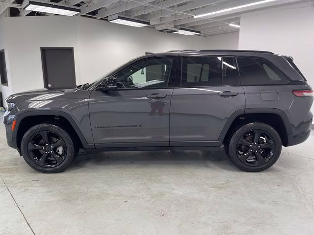 2024 Baltic Gray Metallic Clearcoat Jeep Grand Cherokee Limited 4X4 SUV