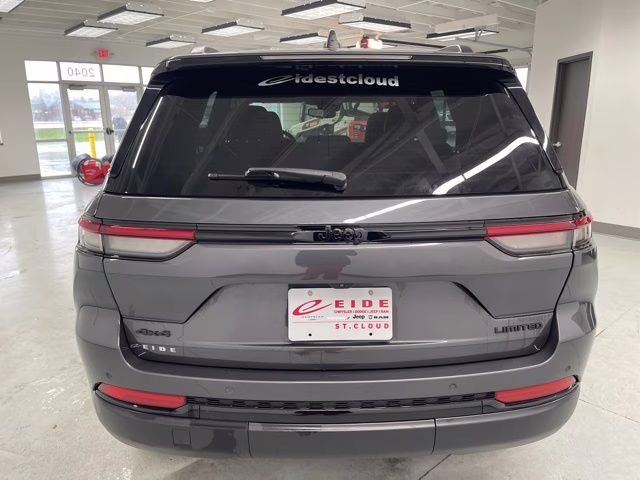 2024 Baltic Gray Metallic Clearcoat Jeep Grand Cherokee Limited 4X4 SUV