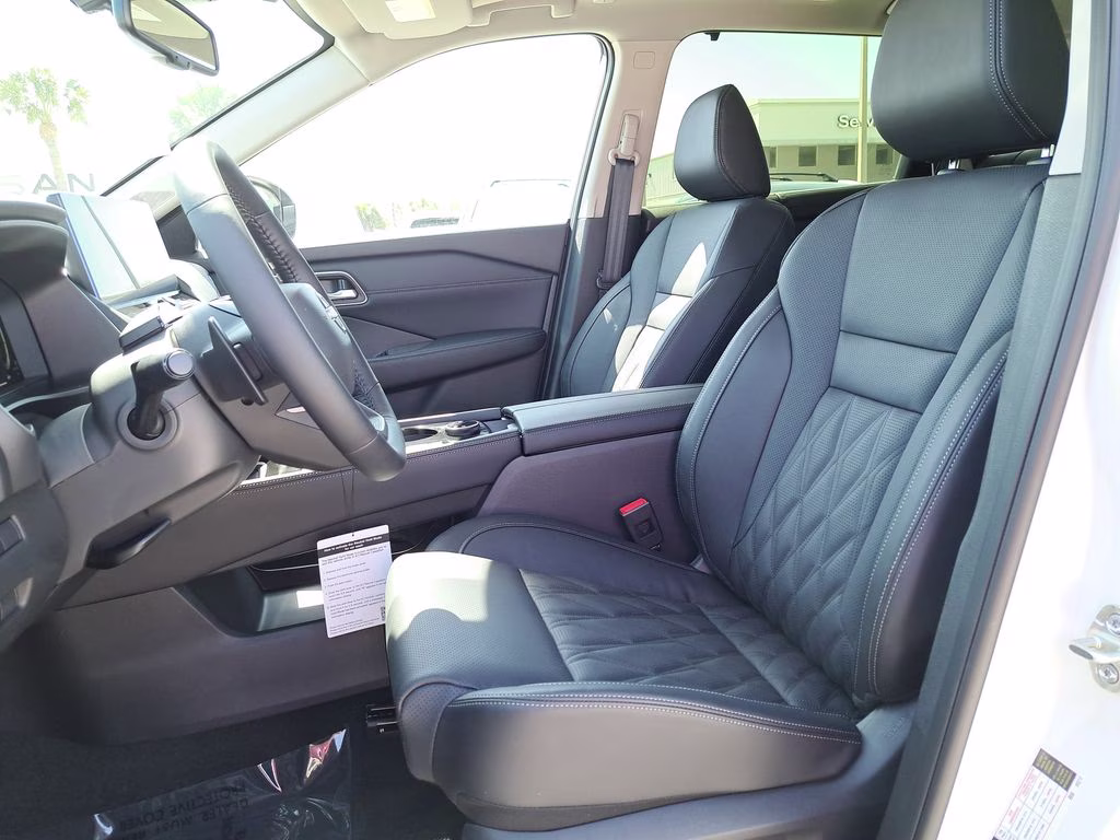 2026 Everest White Pearl Tricoat Nissan Rogue Platinum AWD SUV