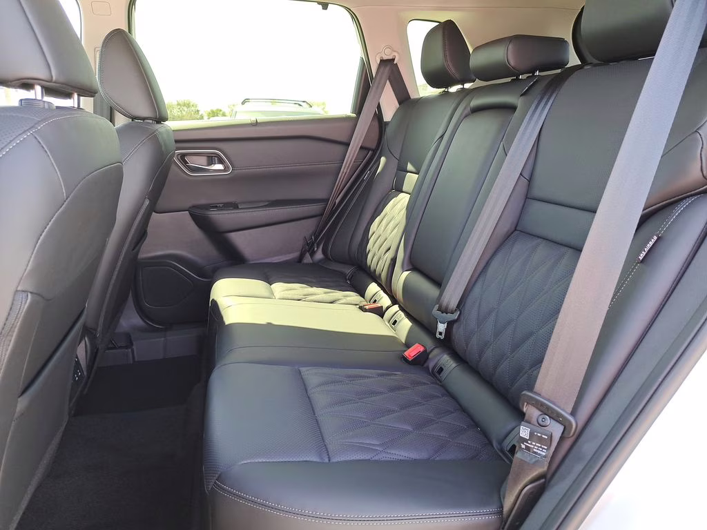 2026 Everest White Pearl Tricoat Nissan Rogue Platinum AWD SUV