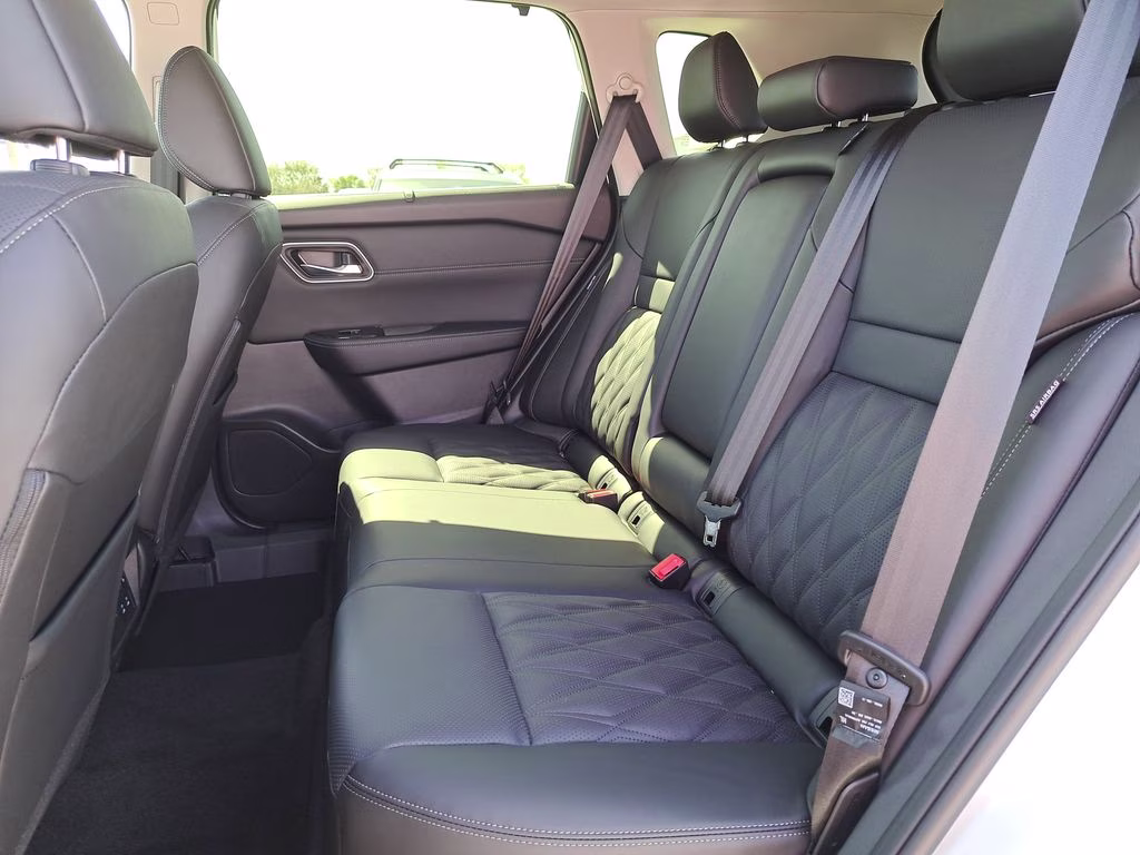 2026 Everest White Pearl Tricoat Nissan Rogue Platinum AWD SUV