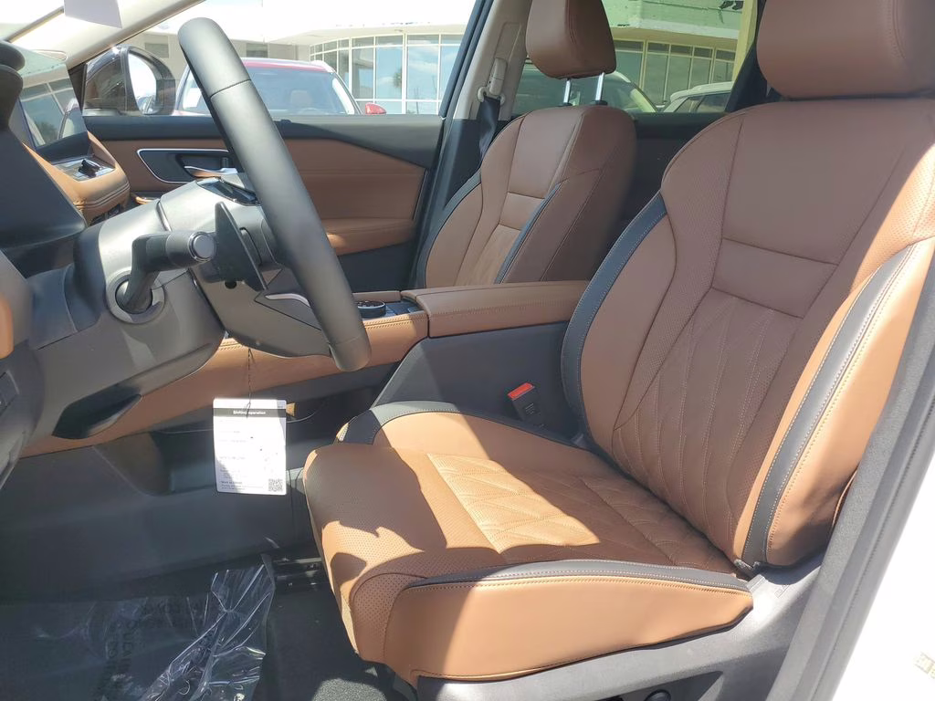 2026 Everest White Pearl/Super Black Nissan Rogue Platinum AWD SUV