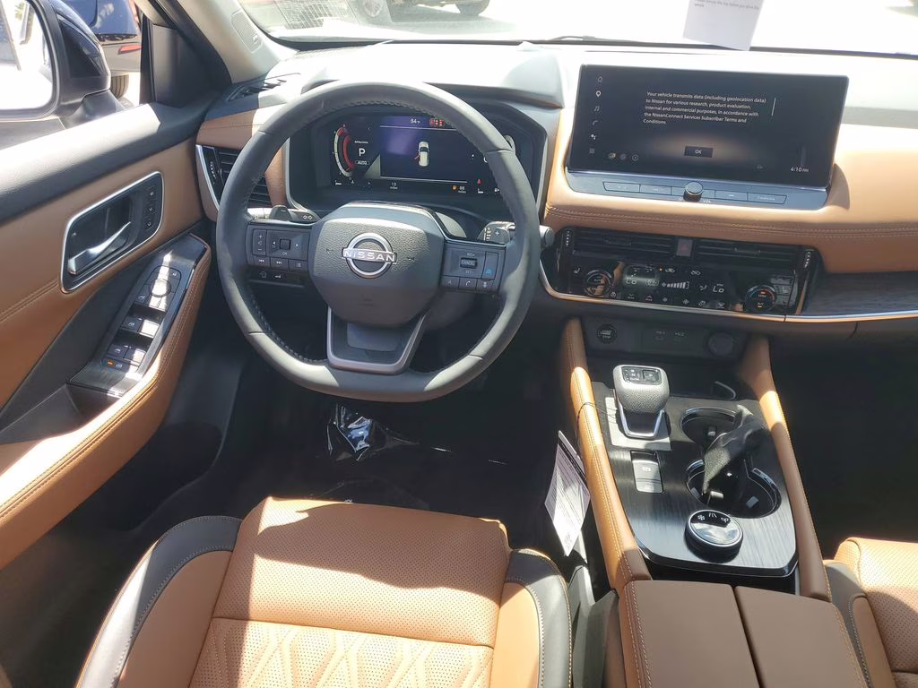 2026 Everest White Pearl/Super Black Nissan Rogue Platinum AWD SUV