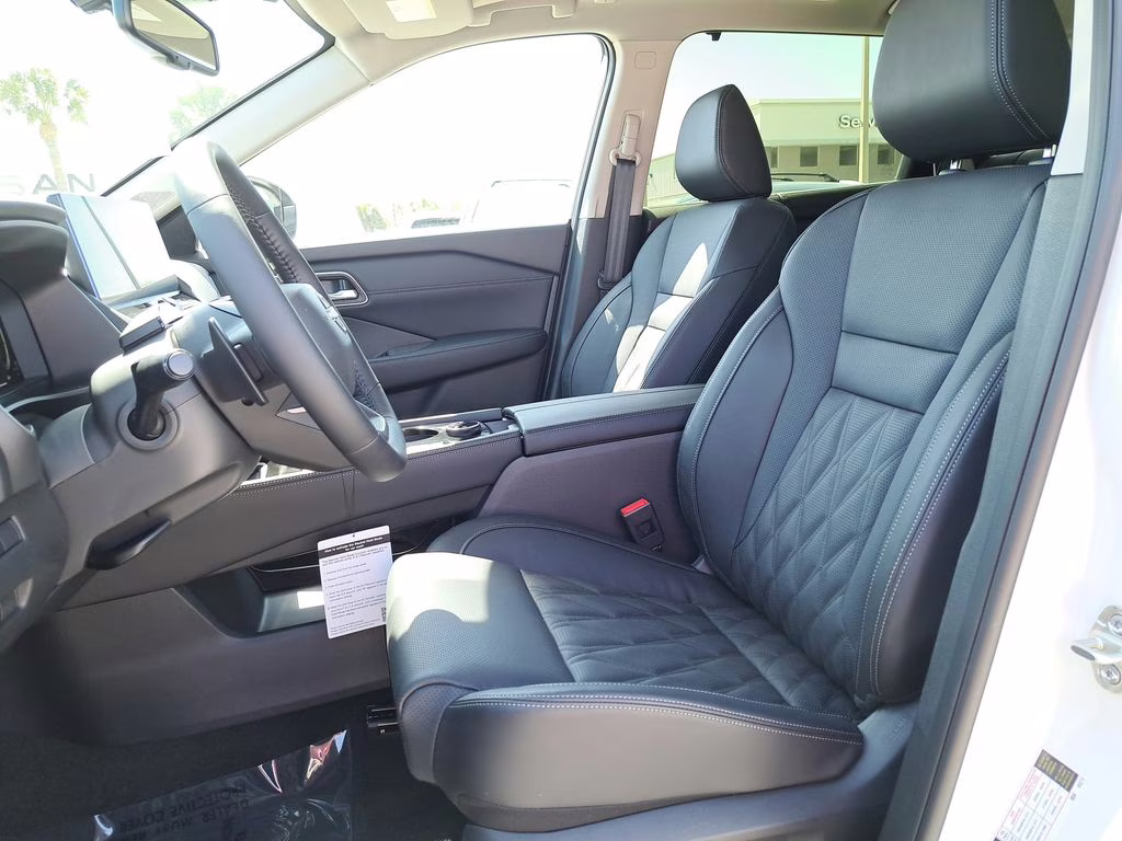 2026 Everest White Pearl Tricoat Nissan Rogue Platinum AWD SUV