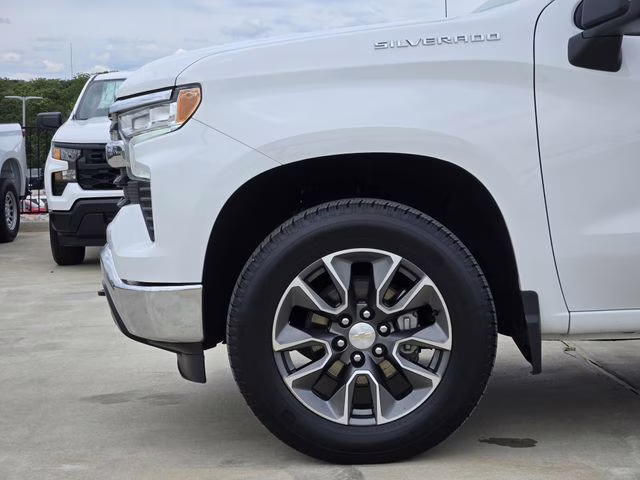 2024 Summit White Chevrolet Silverado 1500 LT 4X4 Truck