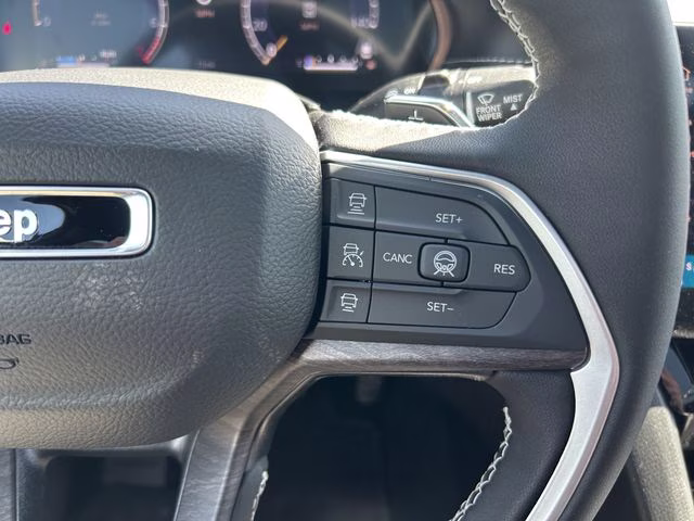 2026 Bright White Clearcoat Jeep Grand Cherokee Limited 4X4 SUV