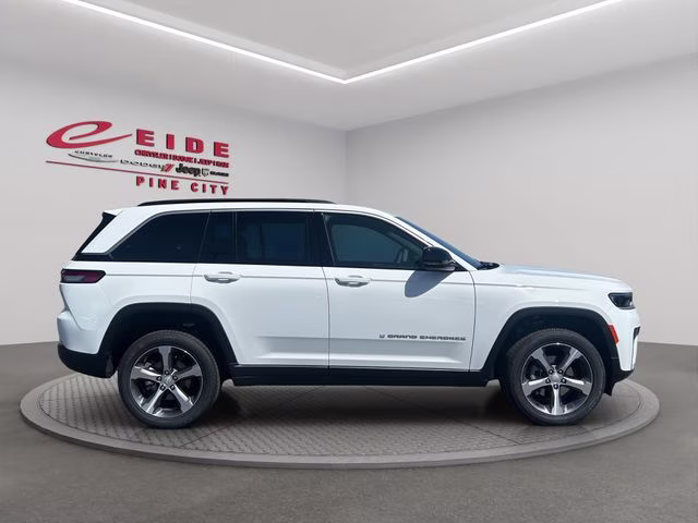 2026 Bright White Clearcoat Jeep Grand Cherokee Limited 4X4 SUV
