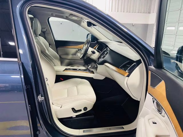 2021 Denim Blue Metallic Volvo XC90 T6 Momentum AWD SUV