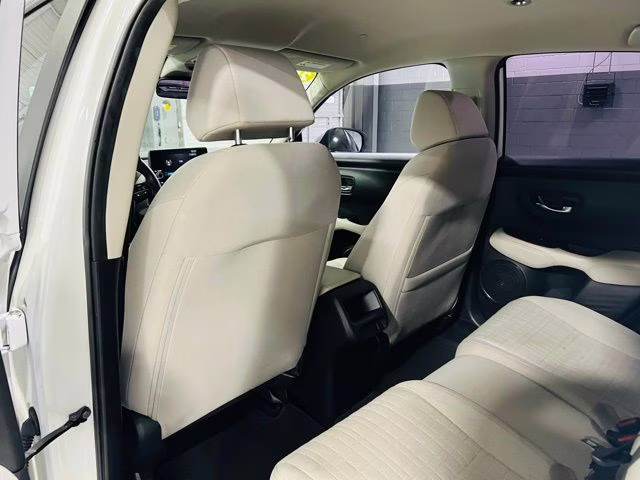 2023 White Honda HR-V LX FWD SUV