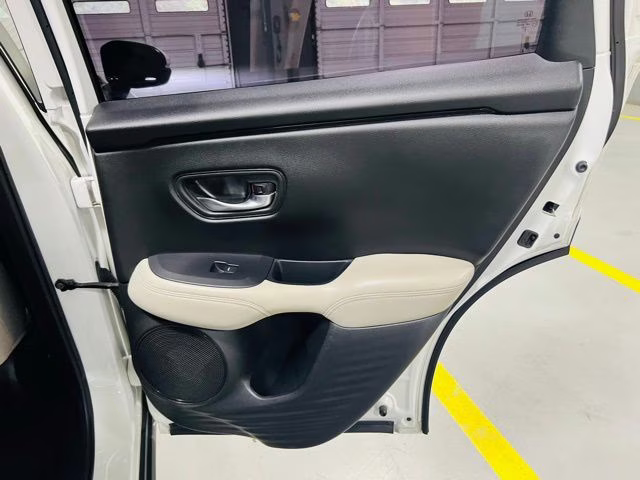 2023 White Honda HR-V LX FWD SUV