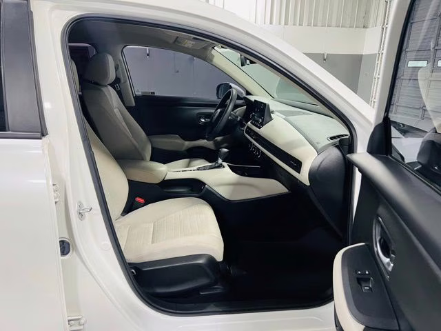 2023 White Honda HR-V LX FWD SUV