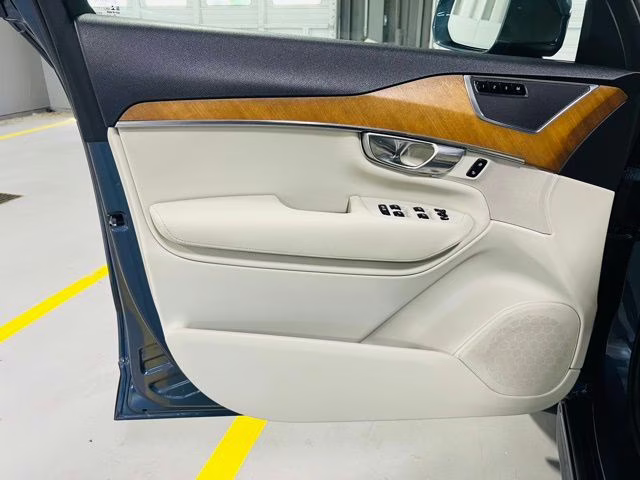 2021 Denim Blue Metallic Volvo XC90 T6 Momentum AWD SUV