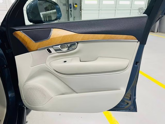 2021 Denim Blue Metallic Volvo XC90 T6 Momentum AWD SUV