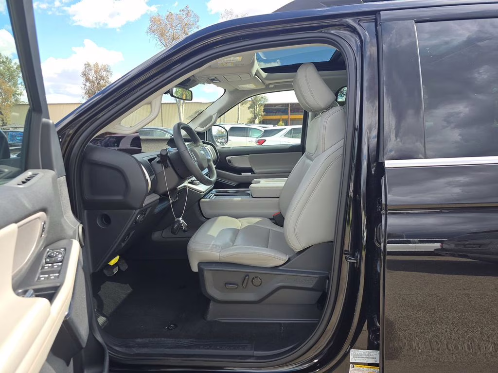 2025 Black Metallic Ford Expedition Active w/Bluecruise & Co-Pilot 360 4X4 SUV