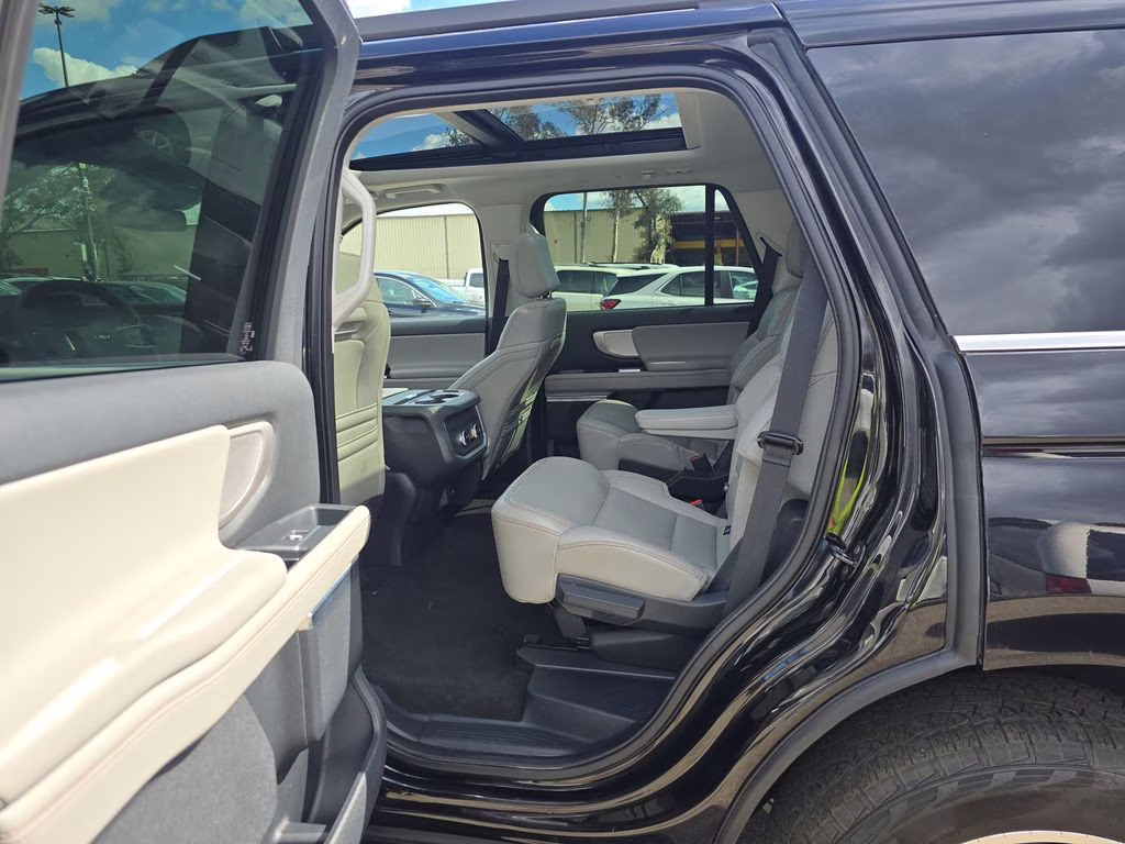 2025 Black Metallic Ford Expedition Active w/Bluecruise & Co-Pilot 360 4X4 SUV