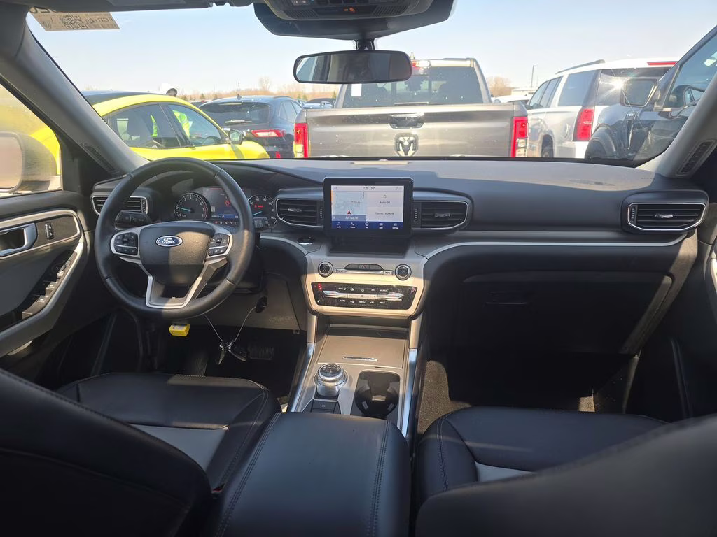 2023 Silver Metallic Ford Explorer XLT 4X4 SUV