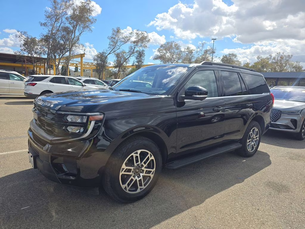 2025 Black Metallic Ford Expedition Active w/Bluecruise & Co-Pilot 360 4X4 SUV