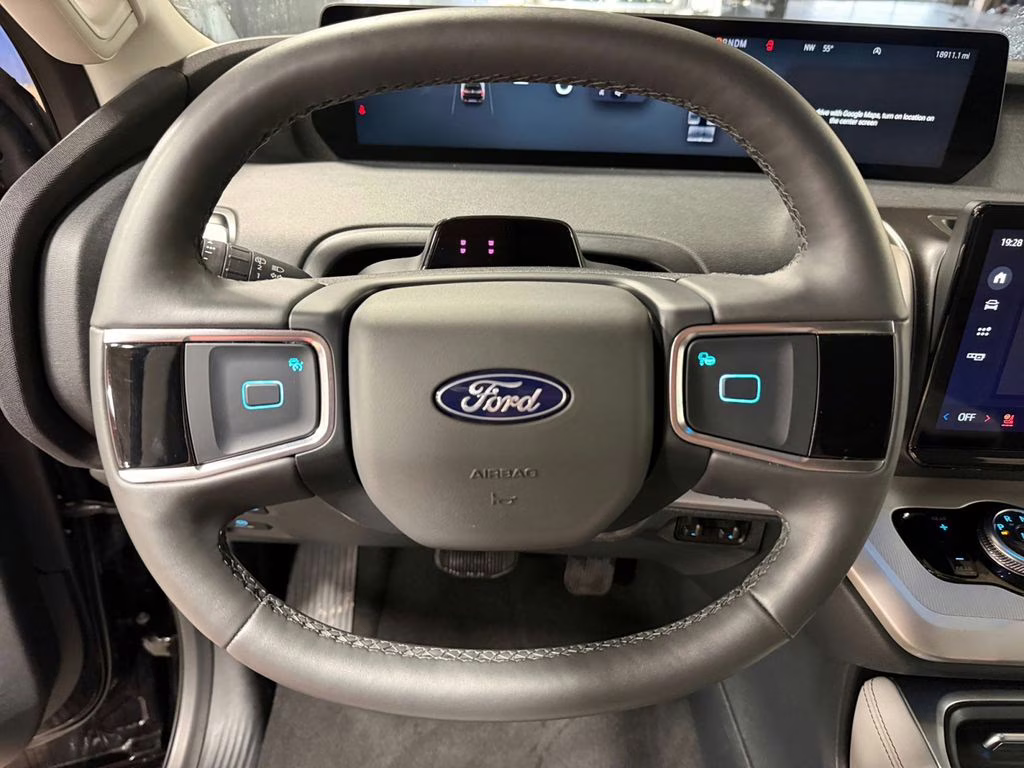2025 Black Metallic Ford Expedition Active w/Bluecruise & Co-Pilot 360 4X4 SUV