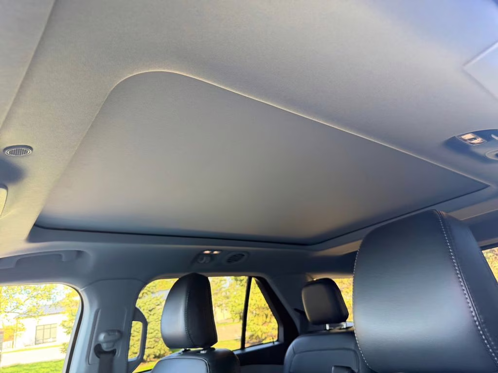 2023 Iconic Silver Metallic Ford Explorer XLT 4X4 SUV