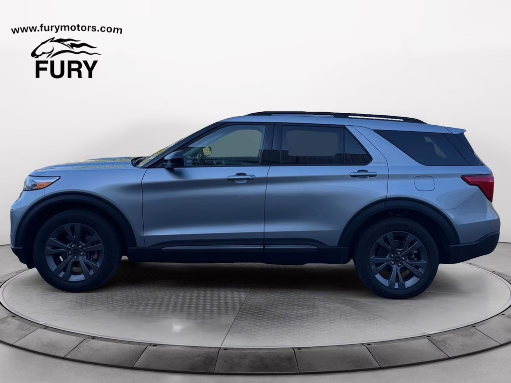 2023 Iconic Silver Metallic Ford Explorer XLT 4X4 SUV