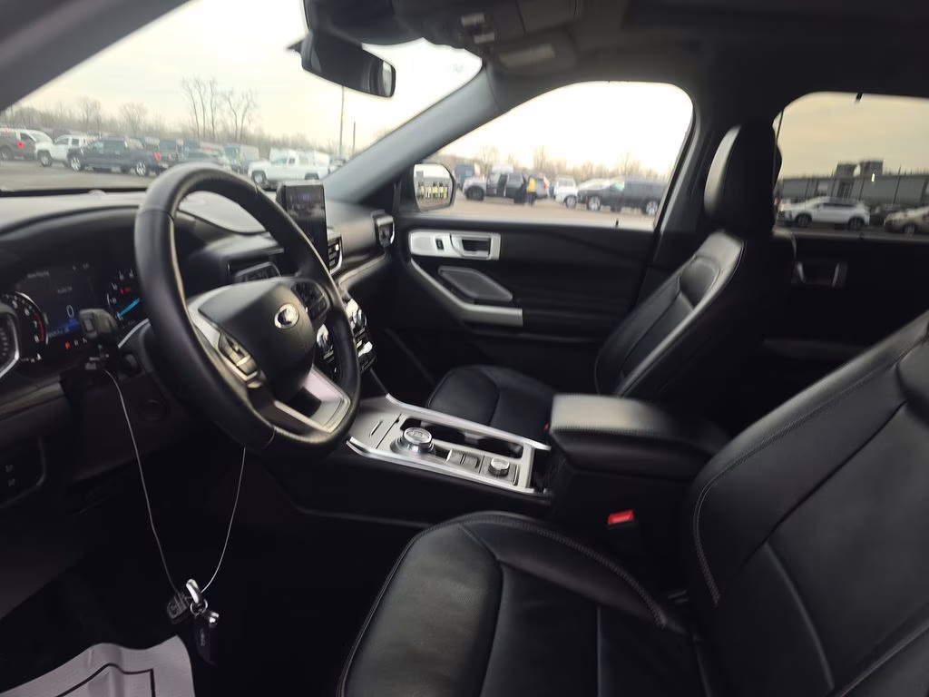 2023 White Metallic Ford Explorer Limited w/Towing / B&O Sound & Twin Panel Moonroof 4X4 SUV