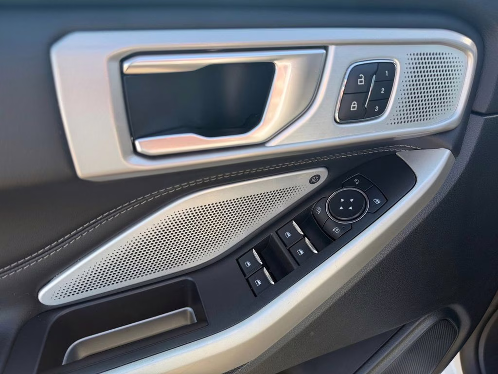 2023 White Metallic Ford Explorer Limited w/Towing / B&O Sound & Twin Panel Moonroof 4X4 SUV