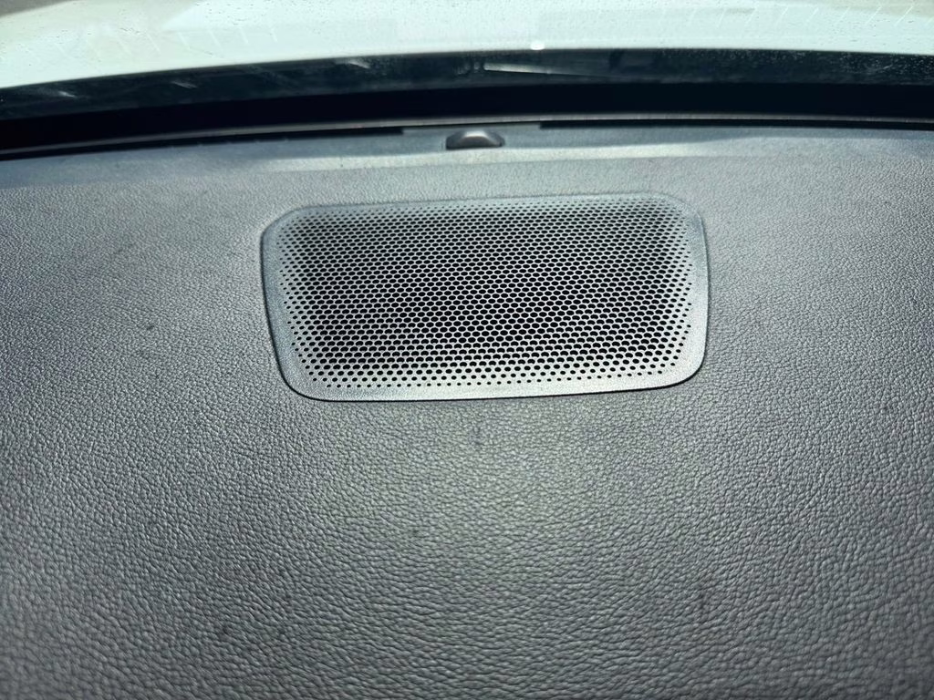 2023 White Metallic Ford Explorer Limited w/Towing / B&O Sound & Twin Panel Moonroof 4X4 SUV