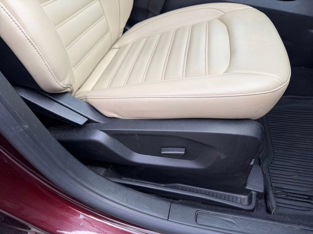 2022 Burgundy Velvet Metallic Tinted Clearcoat Ford Edge SEL w/Panoramic Vista Roof AWD SUV