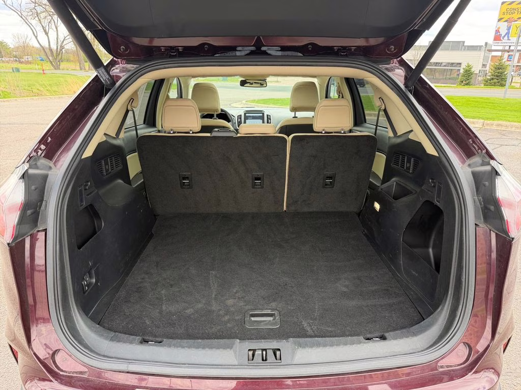 2022 Burgundy Velvet Metallic Tinted Clearcoat Ford Edge SEL w/Panoramic Vista Roof AWD SUV