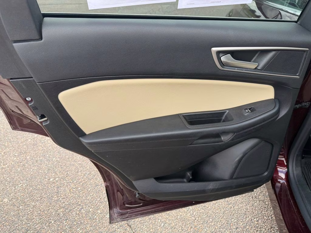 2022 Burgundy Velvet Metallic Tinted Clearcoat Ford Edge SEL w/Panoramic Vista Roof AWD SUV